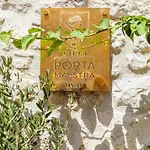 Porta Maestra *
